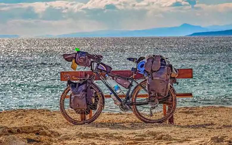 un cyclo-randonnée sur la plage