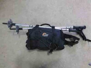 comment-attacher-ses-batons-un-sac-dos-solutions-simples-objectif