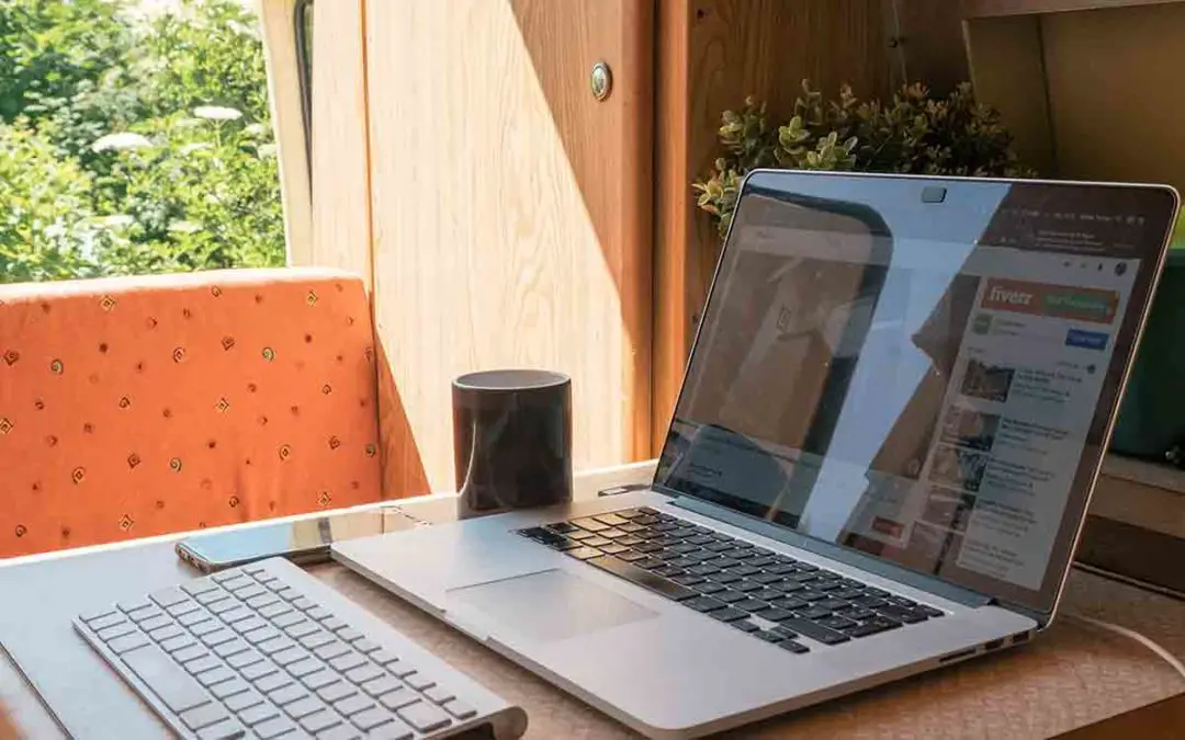 Vivre en fourgon ou camping car et travailler (guide pratique)