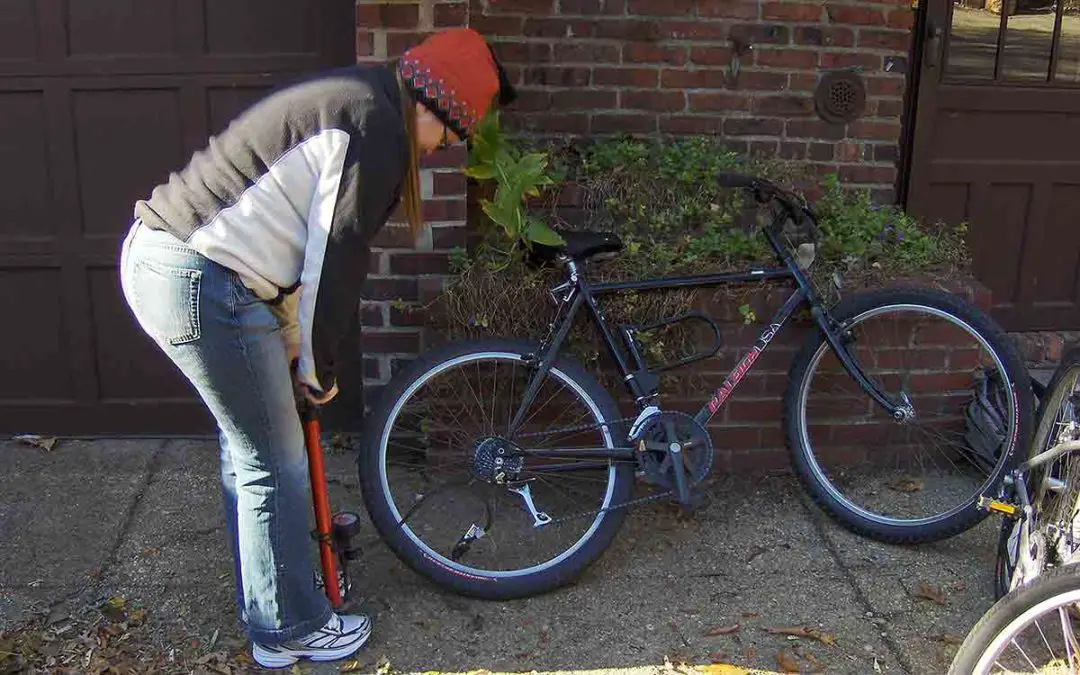 Comment gonfler un pneu de vélo correctement