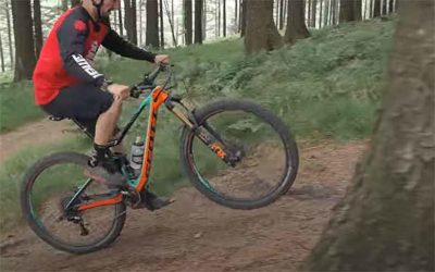 Vtt qui cabre en montée : les solutions pour garder de l’adhérence